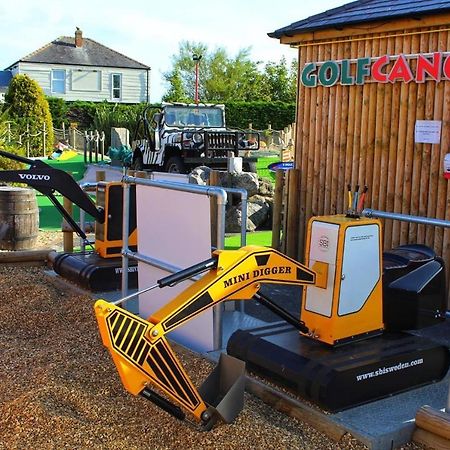 Palm Grove 2- Golden Palm - Pet Friendly, Wifi, Bed Linen, Central Heating - Meadow Lakes Caravan & Lodge Hire Chapel Saint Leonards Exterior photo