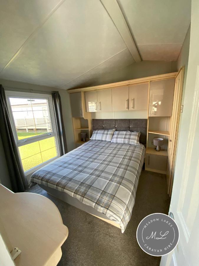Palm Grove 2- Golden Palm - Pet Friendly, Wifi, Bed Linen, Central Heating - Meadow Lakes Caravan & Lodge Hire Chapel Saint Leonards Exterior photo
