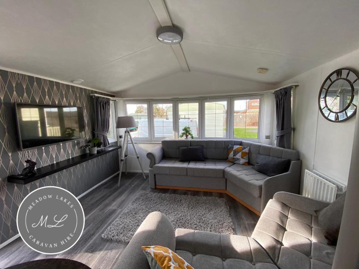 Palm Grove 2- Golden Palm - Pet Friendly, Wifi, Bed Linen, Central Heating - Meadow Lakes Caravan & Lodge Hire Chapel Saint Leonards Exterior photo